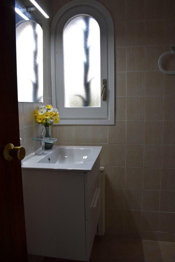 Magnolia, Habitacion Matrimonial Con Bano Uso Privado, En Casa Compartida Apartment Palafrugell Exterior foto